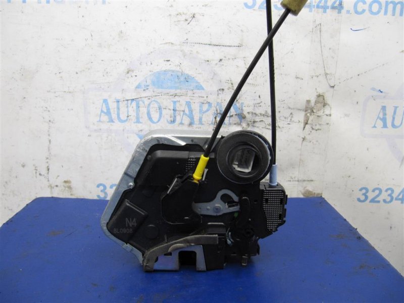 Замок двери задний левый COROLLA 150 06-13