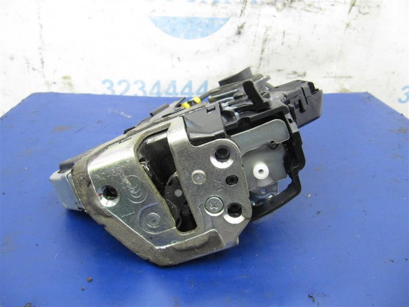 Замок двери задний левый COROLLA 150 06-13