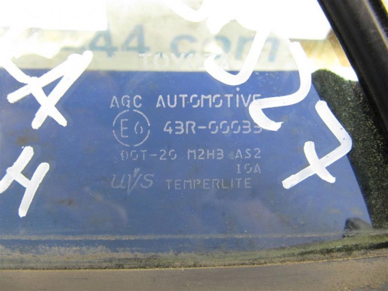 Стекло двери глухое заднее левое TOYOTA COROLLA 150 06-13