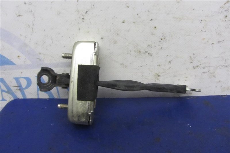 Запчасть ограничитель двери задний левый TOYOTA CAMRY 50 12-15 68630-33092 Б/У Ограничитель двери задний левый TOYOTA CAMRY 50 12-15 68630-33092 Б/У