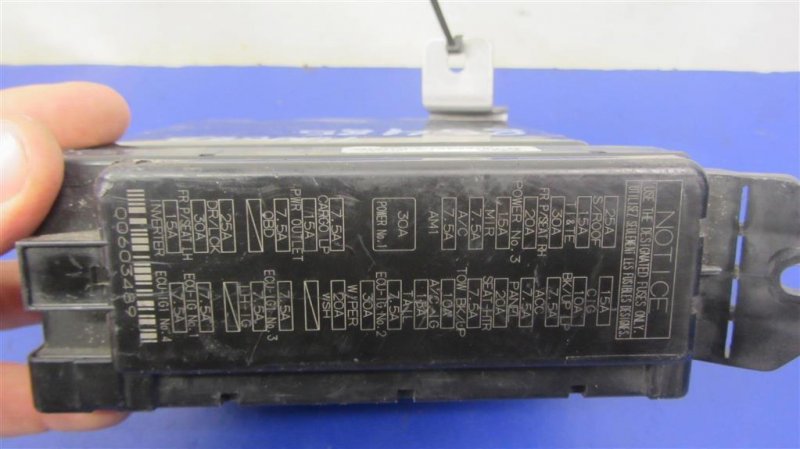 Блок предохранителей салон TUNDRA 13- Блок предохранителей салон TUNDRA 13-