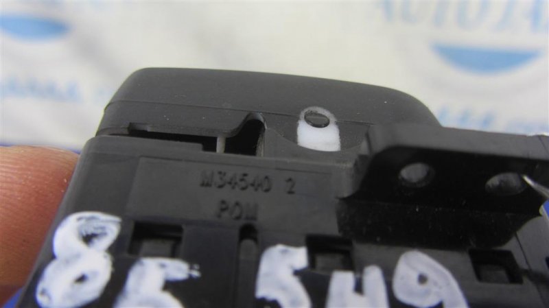 Кнопка центрального замка передняя правая MDX (YD2) 06-13 YD2