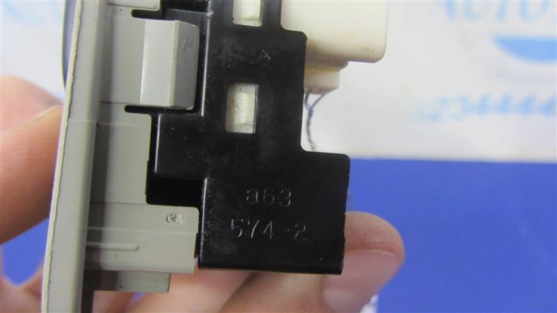 Блок управления зеркалами COROLLA 120 00-07 Блок управления зеркалами COROLLA 120 00-07