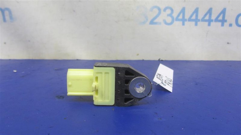 Датчик удара TOYOTA PRIUS - 30 09-17 Датчик удара TOYOTA PRIUS - 30 09-17