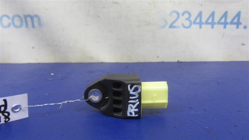 Запчасть датчик удара TOYOTA PRIUS - 30 09-17 89831-75010 Б/У Датчик удара TOYOTA PRIUS - 30 09-17 89831-75010 Б/У