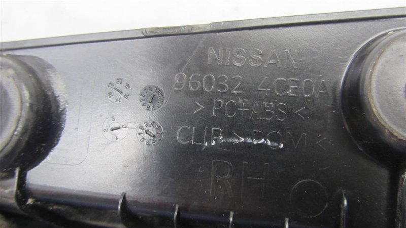 Спойлер крышки багажника правый X-TRAIL/ROGUE T32 13-20 2017 T32 2.5 QR25DE