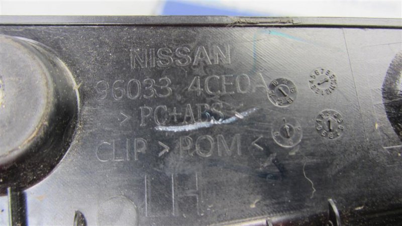 Спойлер крышки багажника левый X-TRAIL/ROGUE T32 13-20 2017 T32 2.5 QR25DE