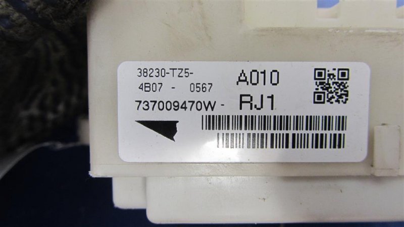 Блок предохранителей салон задний MDX (YD3) 13-21 YD3