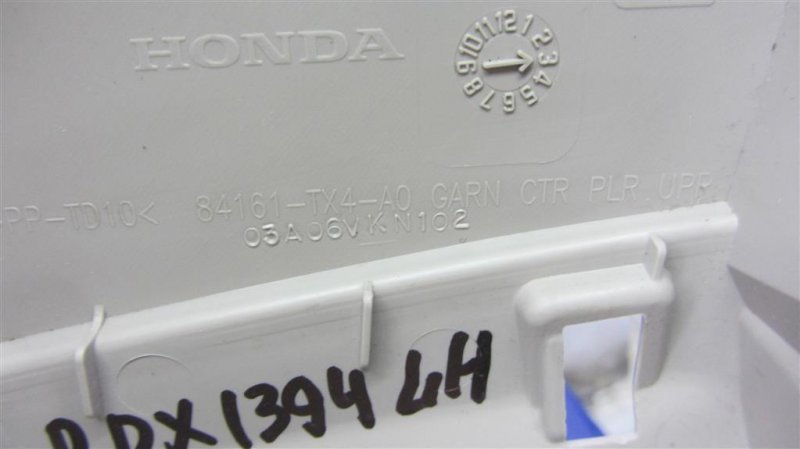 Накладка на стойку кузова RDX 12-19