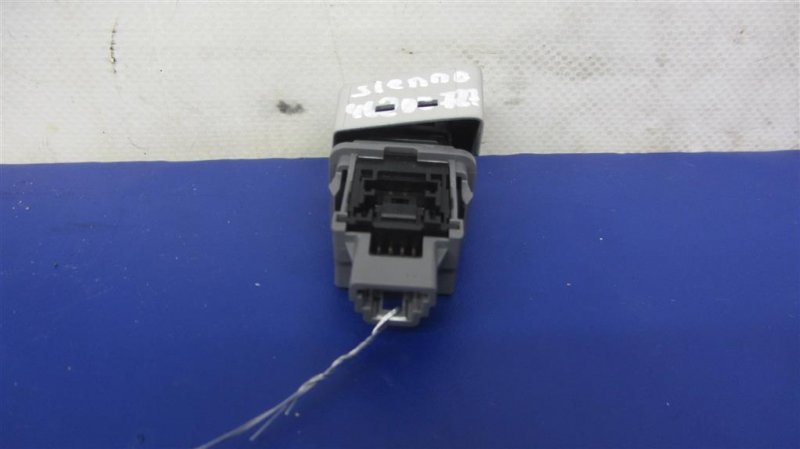 Кнопка аварийной сигнализации TOYOTA SIENNA 11-16 GSL30 3.5 2GR-FE