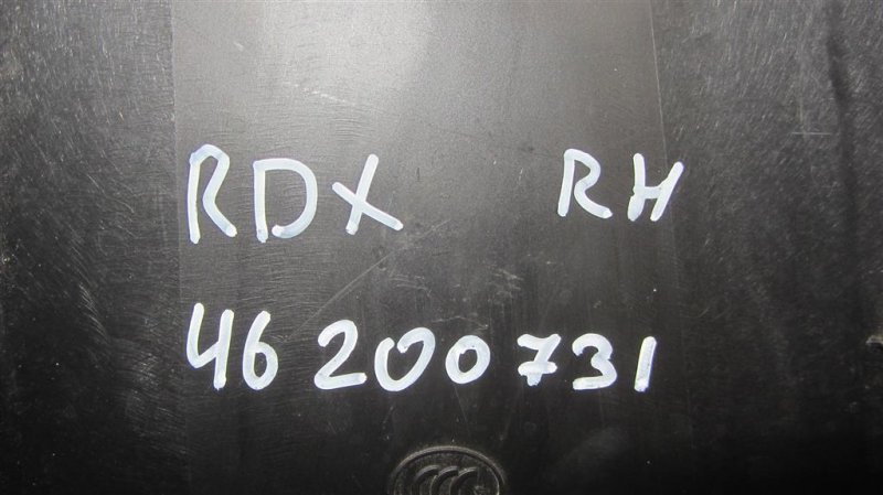 Накладка на стойку кузова правая RDX 12-19