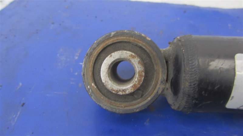 Амортизатор задний NISSAN SENTRA B17 12-21 Седан 1.8 Амортизатор задний NISSAN SENTRA B17 12-21 Седан 1.8