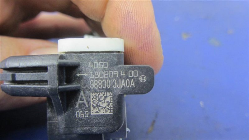 Датчик удара задний Q60 16-20