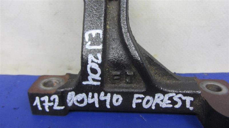 Кронштейн компрессора кондиционера FORESTER SG 02-07 EJ204 Кронштейн компрессора кондиционера FORESTER SG 02-07 EJ204