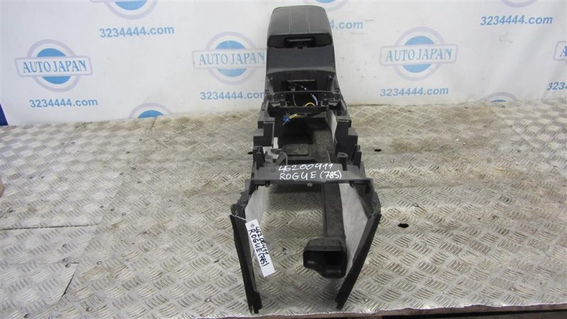 Подлокотник X-TRAIL/ROGUE T32 13-20 2017 T32 2.5 QR25DE