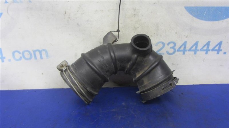 Патрубок воздушного фильтра TOYOTA RAV4 00-05 1AZ