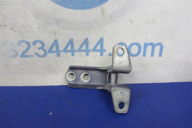 Петля двери нижняя передняя левая MITSUBISHI OUTLANDER XL 05-13 Внедорожник 3.0 Петля двери нижняя передняя левая MITSUBISHI OUTLANDER XL 05-13 Внедорожник 3.0