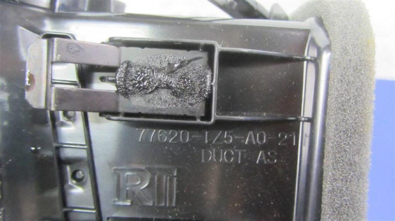 Дефлектор воздушный правый MDX (YD3) 13-21 2014 Внедорожник 3.5