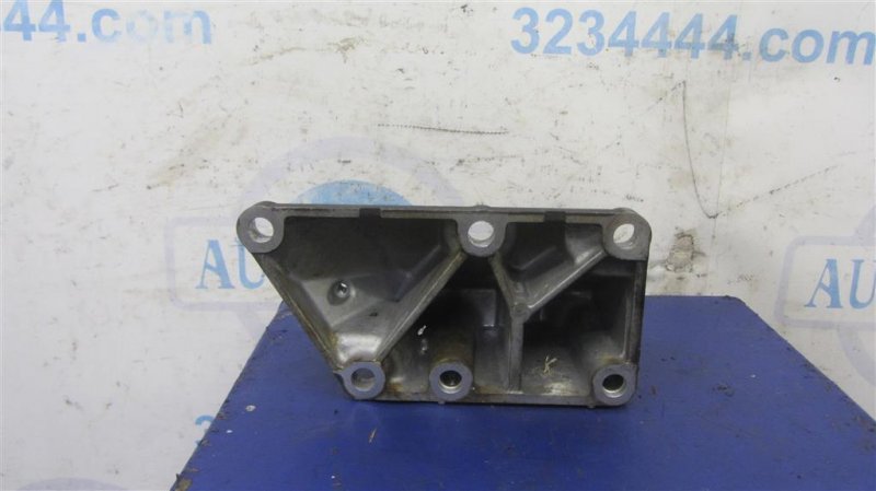 Кронштейн двигателя правый LS460 06-12 2006 Седан 4.6