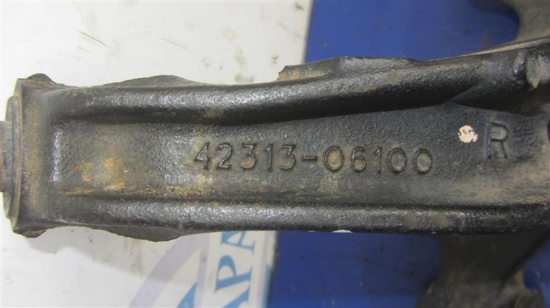 Цапфа задняя правая TOYOTA CAMRY 40 06-11