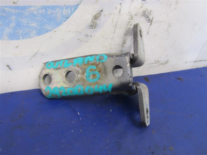 Петля двери нижняя передняя правая MITSUBISHI OUTLANDER XL 05-13 2006 Внедорожник 3.0 5702A063 Б/У