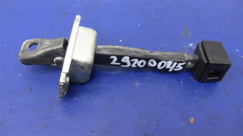 Ограничитель двери передний левый MITSUBISHI LANCER X 10 07-15 2007 Седан 2.0 5702A079 Б/У