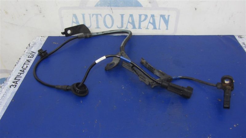 Датчик ABS передний правый MITSUBISHI OUTLANDER XL 05-13 2007 Внедорожник 3.0 4670A032 Б/У