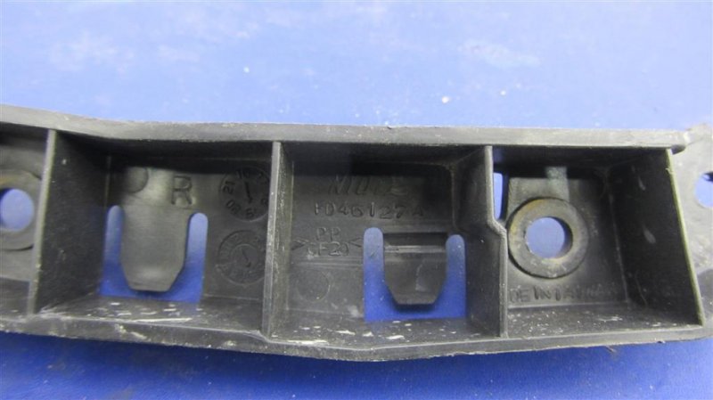 Кронштейн переднего бампера (на крыле) передний правый FORD FOCUS 10-18 Седан 2.0