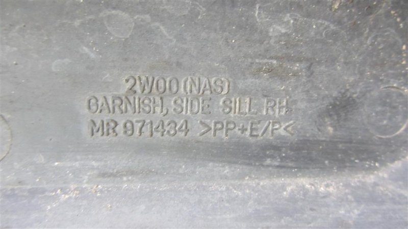 Накладка порога наружная правая OUTLANDER 03-07 2005 Внедорожник 2.4