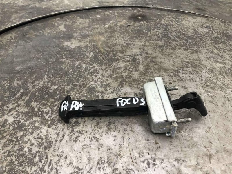 Ограничитель двери передний правый FORD FOCUS 10-18 2014 Седан 2.0 CP9Z-5823500-A Б/У