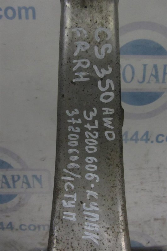 Кулак поворотный передний правый GS350 GS300 05-11