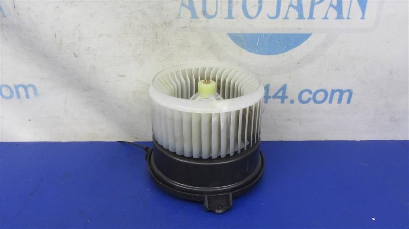 Запчасть моторчик печки задний TOYOTA SIENNA 11-16 2014 Внедорожник 3.5 87103-0C060 Б/У Моторчик печки задний TOYOTA SIENNA 11-16 2014 Внедорожник 3.5 87103-0C060 Б/У