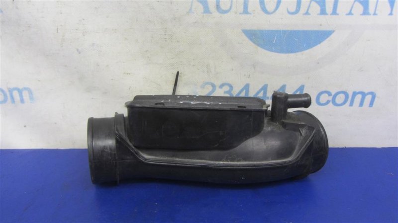 Патрубок воздушного фильтра INFINITI M35/M45 04-10