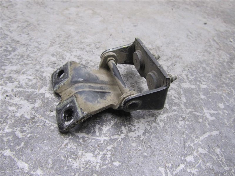 Петля крышки багажника левая TRIBECA B9 05-07