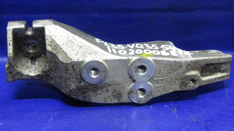 Кронштейн опоры двигателя правый FX S50 03-08 2004 Внедорожник 3.5