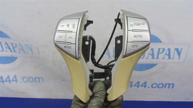 Кнопки на руль TOYOTA AVALON 05-12 GSX30 84250-07010-B0 Б/У