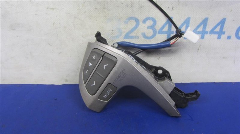 Кнопка управления магнитолой на руль левая TOYOTA CAMRY 40 06-11 2009 ACV40 2.4 2AZFE 84247-06070-B0 Б/У