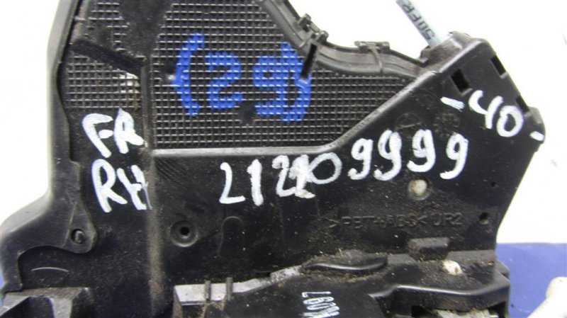 Замок двери передний правый CAMRY 40 06-11