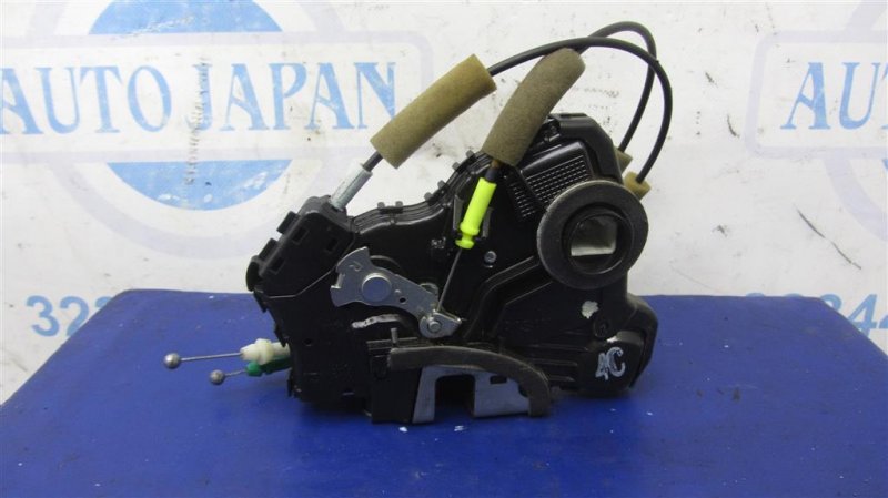 Замок двери передний правый TOYOTA CAMRY 40 06-11
