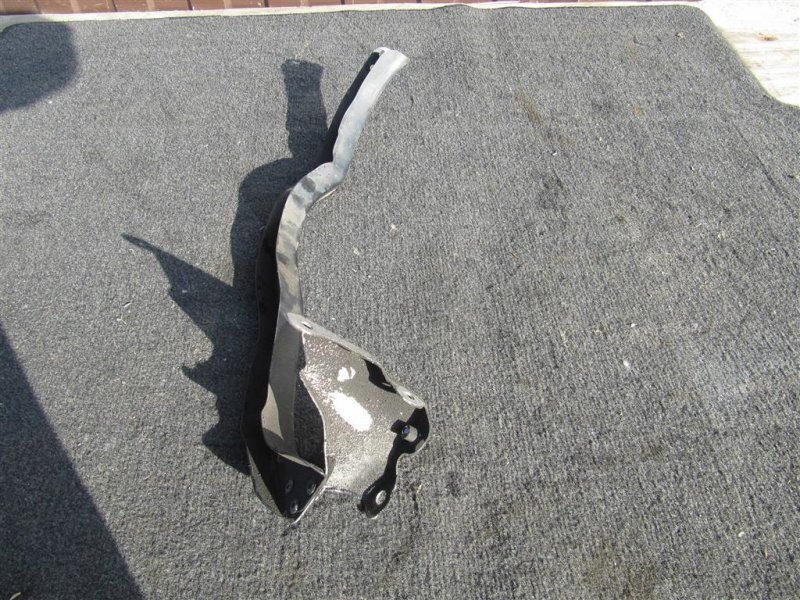 Кронштейн крепления фары передний левый OUTBACK 03-09 BP