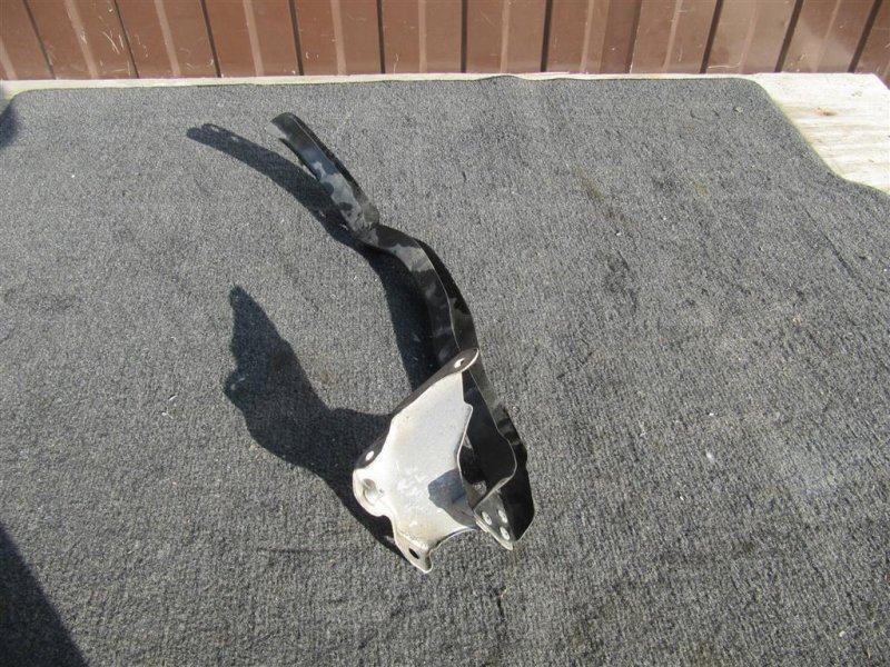 Кронштейн крепления фары передний правый OUTBACK 03-09 BP