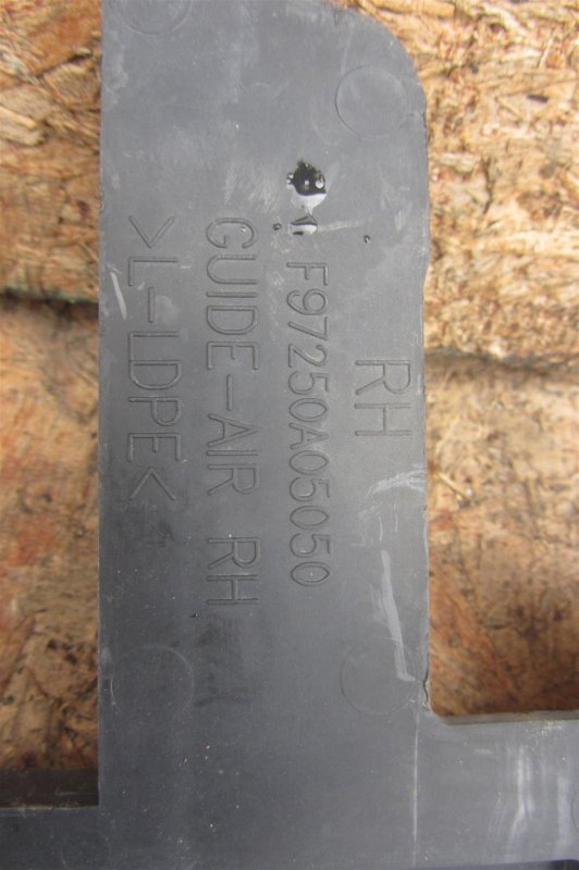 Дефлектор радиатора правый TEANA J31 03-07