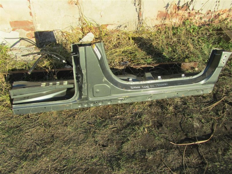 Стойка кузова средняя правая TOYOTA SIENNA 11-16 2014 Внедорожник 3.5 61311-08020 Б/У