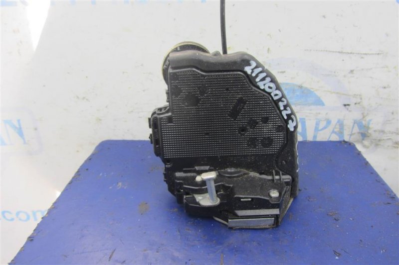 Замок двери задний левый TOYOTA COROLLA 150 06-13 69060-02200 Б/У