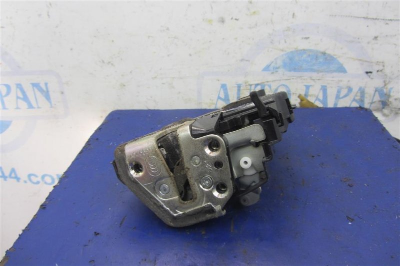 Замок двери задний левый COROLLA 150 06-13