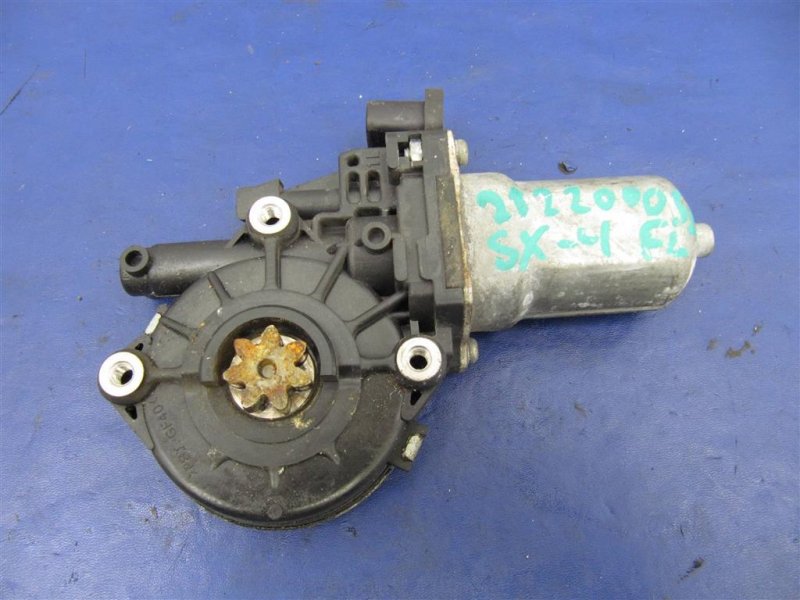 Моторчик стеклоподъемника передний левый SUZUKI SX4 06-13 2009 Хетчбек 2.0 83530-63J00 Б/У
