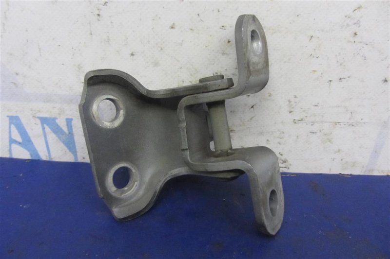 Запчасть петля двери нижняя передняя правая TOYOTA RAV4 05-12 2008 GSA33 3.5 2GR-FE 68730-33020 Б/У Петля двери нижняя передняя правая TOYOTA RAV4 05-12 2008 GSA33 3.5 2GR-FE 68730-33020 Б/У