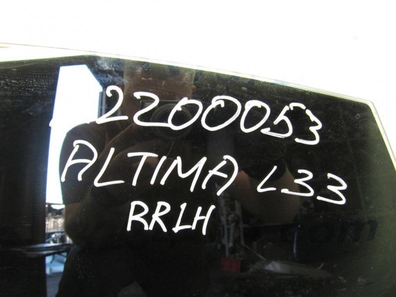 Стекло двери заднее левое ALTIMA L33 12-18 2016 L33 2.5