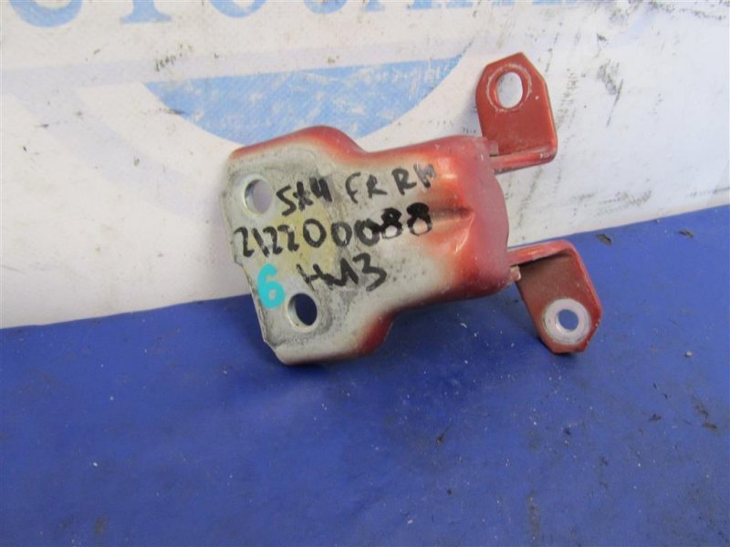 Петля двери нижняя передняя правая SUZUKI SX4 06-13 2009 Хетчбек 2.0 69310-63J00 Б/У