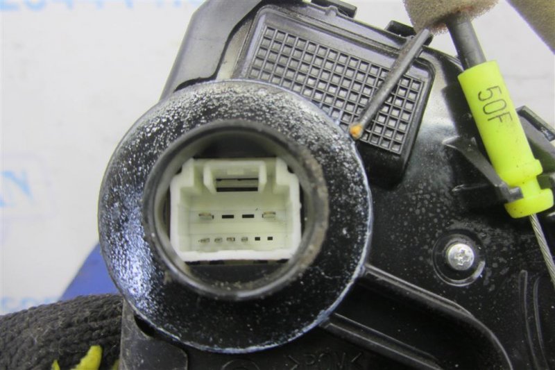 Замок двери передний левый CAMRY 40 06-11 2008 AHV40 2.4 2AZFXE